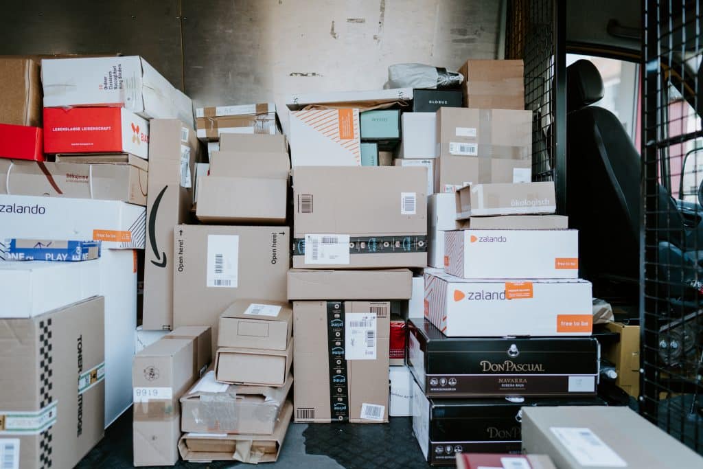 boxes that describes shippng parcel forwarding